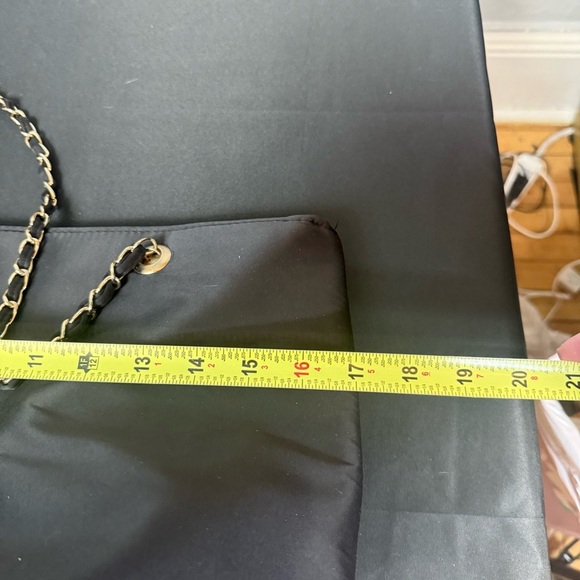 DSW Elegant Black Tote with Gold Details (B5) - Picture 12 of 16